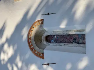 Monofora con fregio a dente di lupo - Chiesa della Madonna della Neve a Villafranca d'AstiFrazione Vulpilio