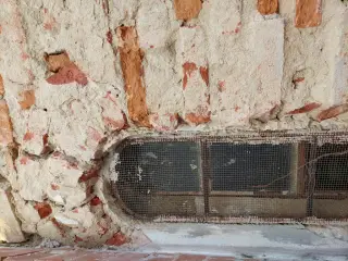 Monofora absidale - Chiesa del Cimitero o di San Pietro del Bosco a Castellero