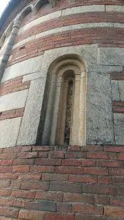 Monofora - Chiesa della Madonna della Neve a Castell'Alfero