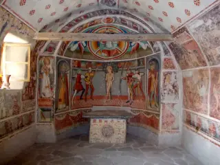 Interno affrescato - Cappella di San Sebastiano a Celle di MacraFrazione Chiotto