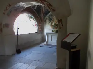 Arco-finestra Nord - Cappella di San Sebastiano a Monterosso Grana