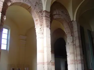 Colonne lato sinistro - Chiesa della Trinità da Lungi a Castellazzo Bormida