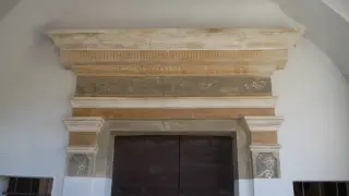 Portale, particolare - Cappella della Madonna del Ponte e di Santa Croce a Bagnasco