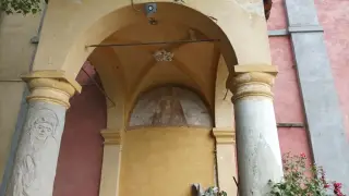 Colonne del portico - Chiesa di Sant'Apollinare a CasalbeltrameFrazione Fisrengo