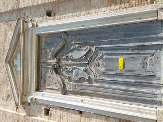 Portone in legno - Chiesa di Santa Maria a CasalnocetoFrazione Rosano