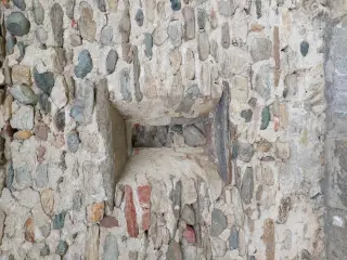 Monofora tamponata - Cappella di San Ponzio a Castellar