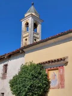 Fianco e campanile - Cappella della Madonna dei Prati a Centallo