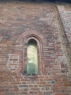 Finestra ogivale - Chiesa della Santissima Annunziata a Cortanze