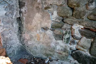 Lacerti di affresco - Resti Chiesa di Santa Maria in Castellazzo a CureggioFrazione Castellazzo