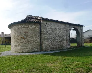 Fianco e abside - Cappella di San Nicola da Bari o San Nicolao a Farigliano