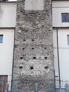 Campanile particolare muratura a lisca di pesce - Parrocchiale di San Desiderio a Fiano