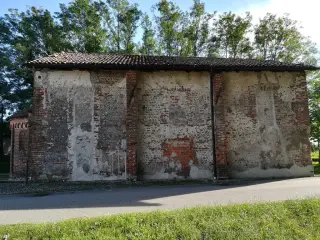 Fianco sinistro - Oratorio della Santissima Trinità a Albano Vercellese