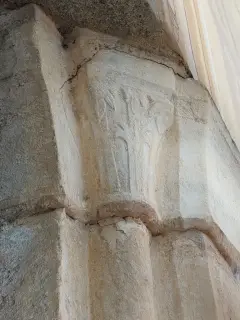 Capitello del portale - Parrocchiale di Santo Stefano a Frassino