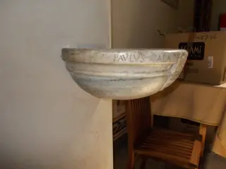 Acquasantiera conti Galateri «PAVLVS GALA(TERIVS)» - Parrocchiale di San Michele Arcangelo a Genola