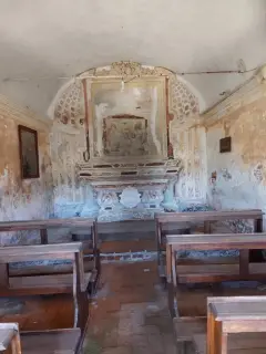 Interno dalla finestrella - Cappella della Santissima Trinità a Genola