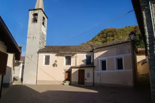 Fianco e campanile - Chiesa di San Bartolomeo a Germagno