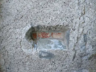 Monofora Tamponata - Chiesa di Santa Maria di Luzzara a Gozzano