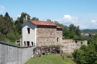 Fianco Destro - Chiesa di Santa Maria Vetera al Cimitero a BorgomaneroFrazione Vergano