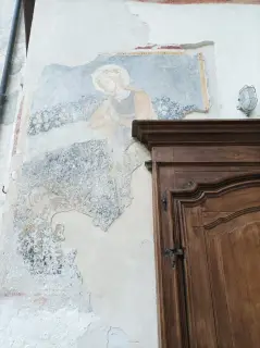 Affreschi vicino al portale - Cappella della Parrocchiale di San Pietro e Paolo a Boccioleto