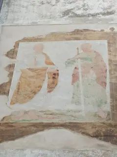 Affreschi vicino al portale - Cappella della Parrocchiale di San Pietro e Paolo a Boccioleto