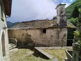 Fianco e campanile - Cappella di San Giovanni Battista a BoccioletoFrazione Oro Mezzano